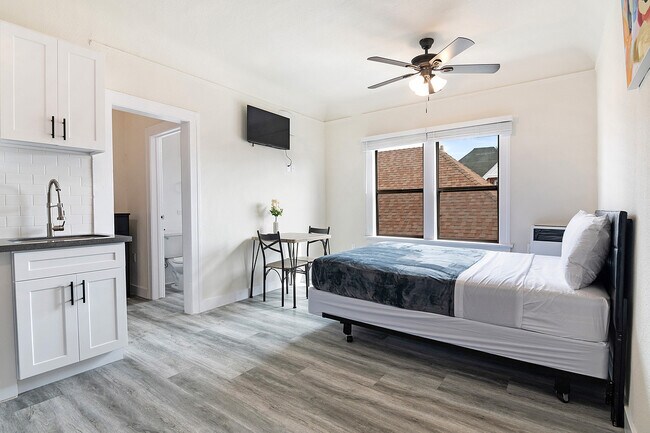 Photo - 27th Street Apartments