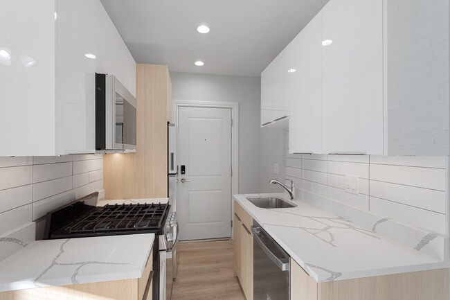 Photo - 1631 W Chase Ave Unit 2G