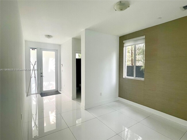 Photo - 6855 NW 103rd Ave