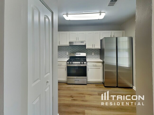 Photo - 409 Water Oak Way SW