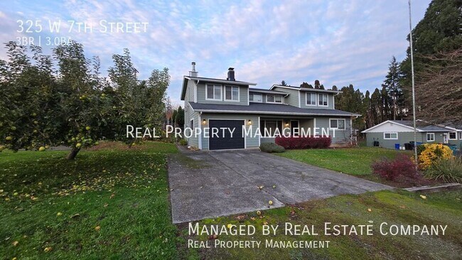 Photo - 325 W 7th St