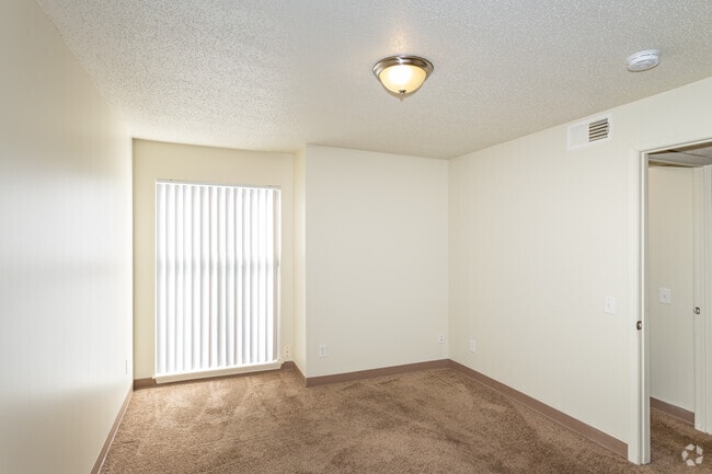 2BR, 1.5BA - 800 SF
