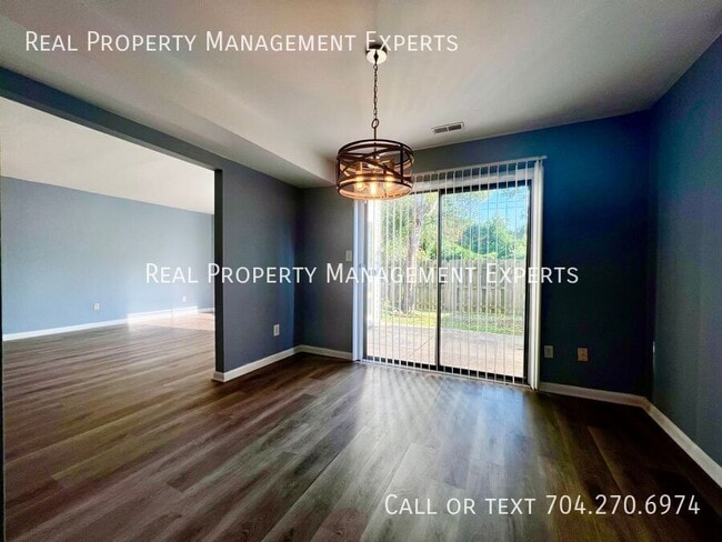 Photo - 7844 Hummingbird Ln