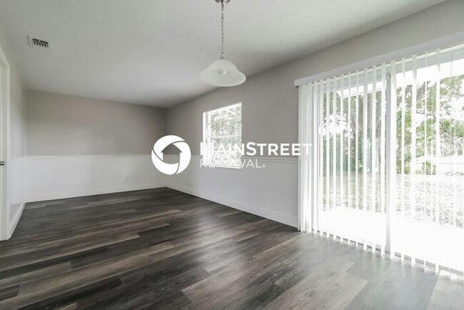 Photo - 3 Bedroom Pet-Friendly Home in Melbourne, FL with Main Street Renewal