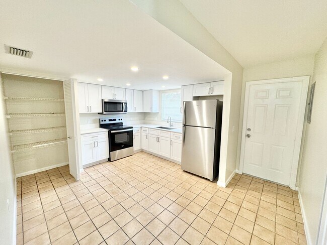 Photo - PIKUS (5356 24th Ave SW) Unit #B