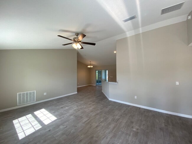 Photo - Custom Home - Desirable SE Ocala neighborhood 3/2/2 ** Wont Last**