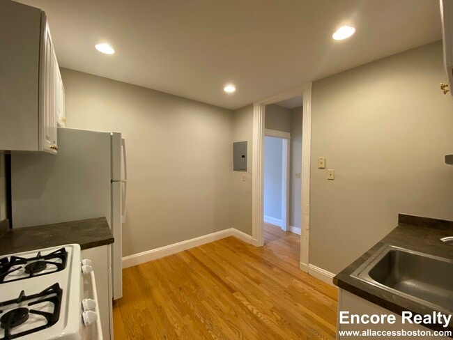 Photo - 350 Allston St Unidad 3