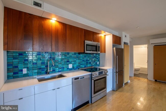 Building Photo - 152 W Laurel St Unit 405 Rental