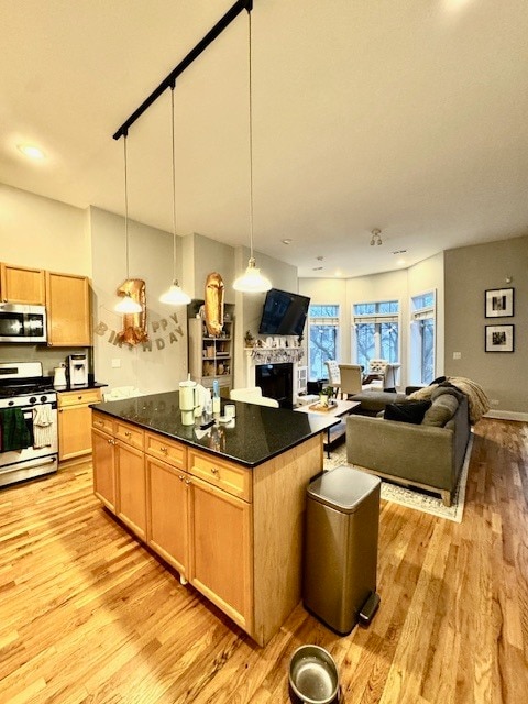 Photo - 1927 N Sedgwick St