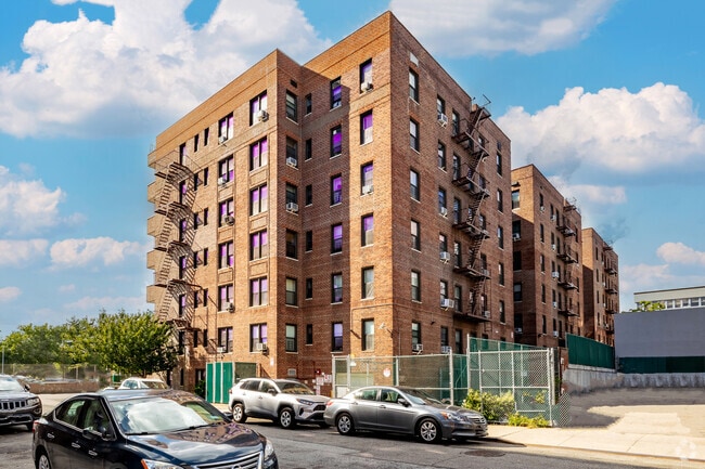 Photo - 8431 Van Wyck Expy