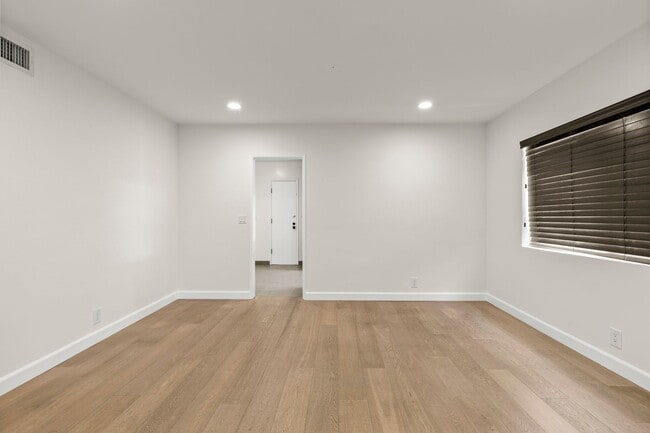 148 S Oakhurst Dr Unit #04 (3/2)