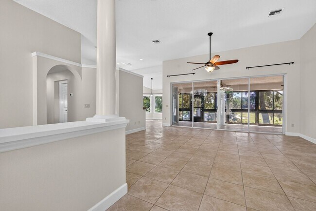 118 W Magnolia Ave