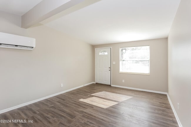 Photo - 4653 Haldis Ave