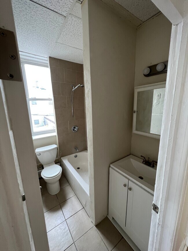 Photo - 76 Hague St Unit 2R