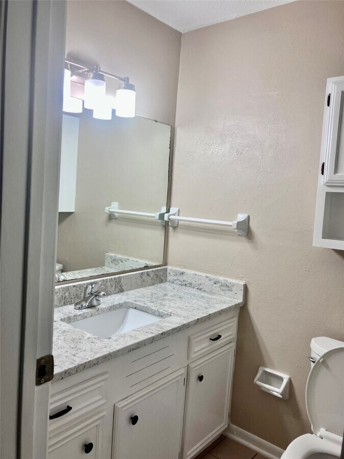 Photo - 8710 Shiloh St