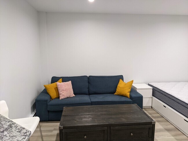 Área de estar - 522 E College Ave Unidad 306 Rental