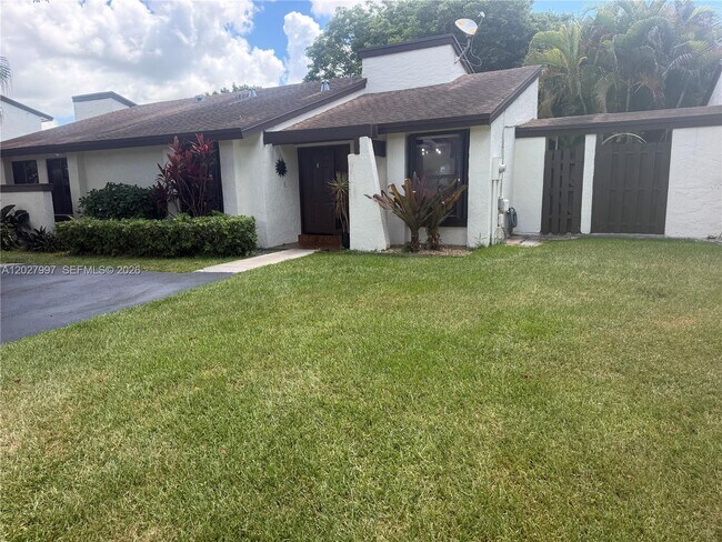 Building Photo - 7105 SW 127th Ct