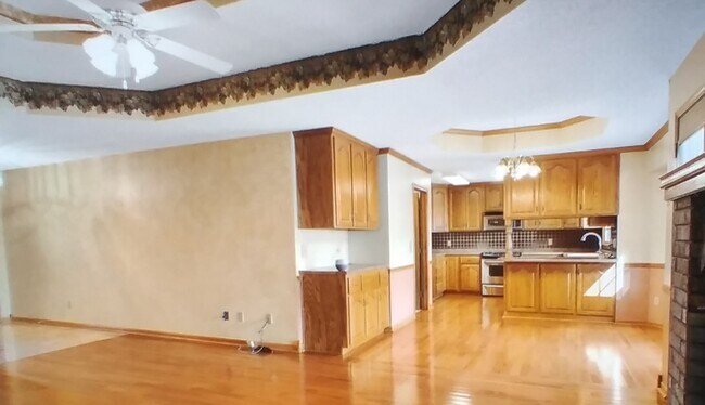 Photo - 308 W Aven Ave