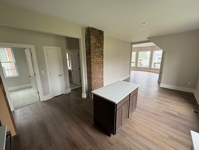 Photo - 7436 Oakland Ave Unidad Lower