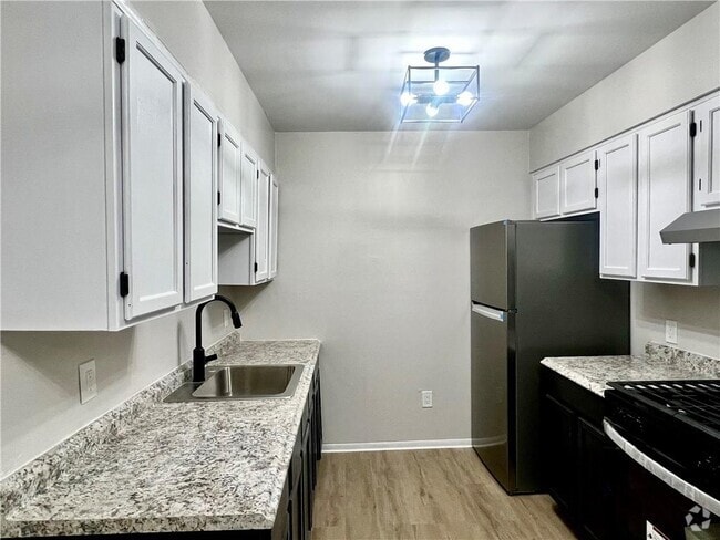 Building Photo - 13-19-19 Cole St Unit A14 Rental