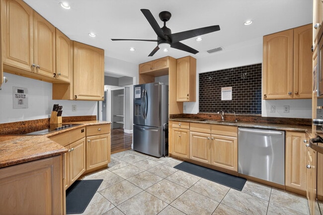 Photo - 1781 Coral Point Dr