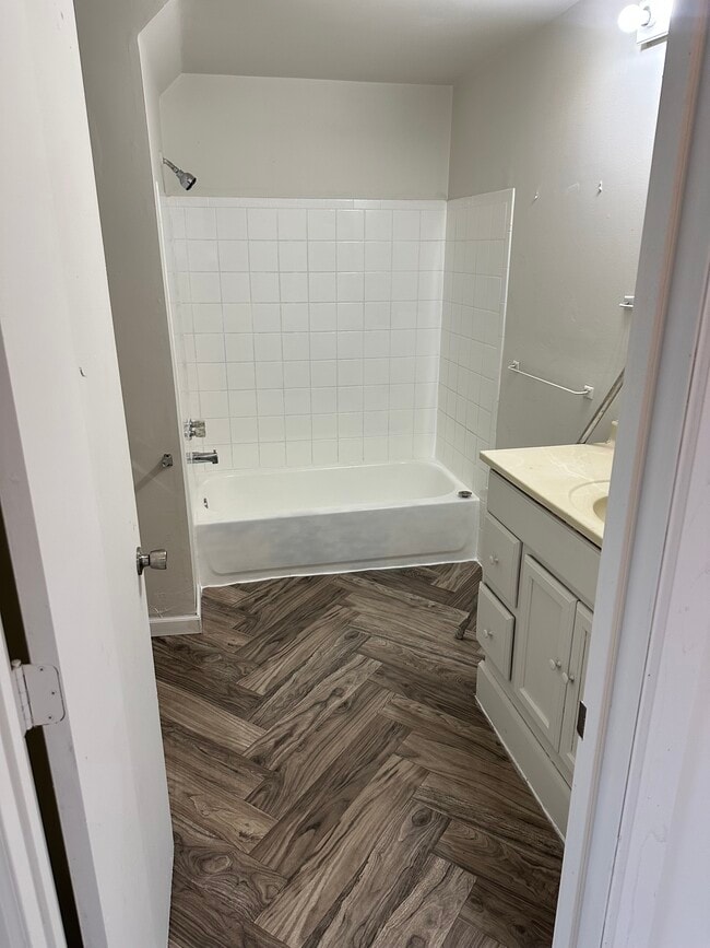 Photo - 730 Thomas Ave