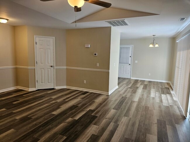 Photo - 5080 Seymour Rd