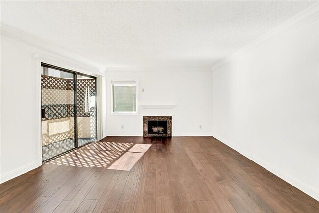 Photo - 18620 Burbank Blvd Unidad 104