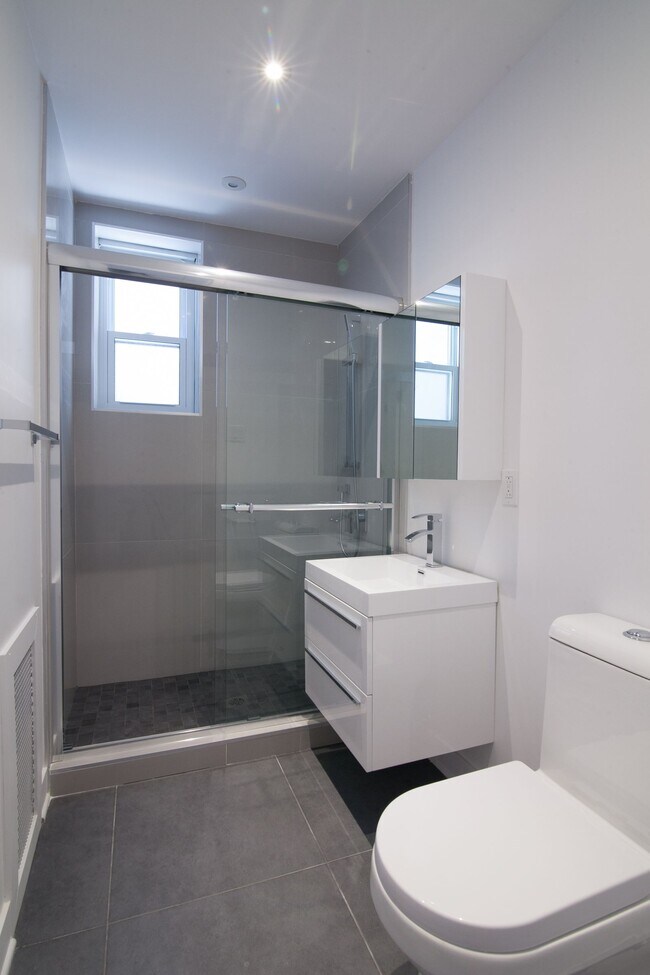 Photo - 2105 Rue Chomedey Unit 8