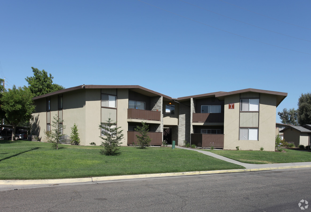 Country Club Apartments - Country Club Apartments