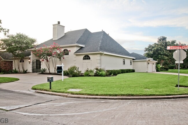 Building Photo - 3235 Country Club Blvd Rental