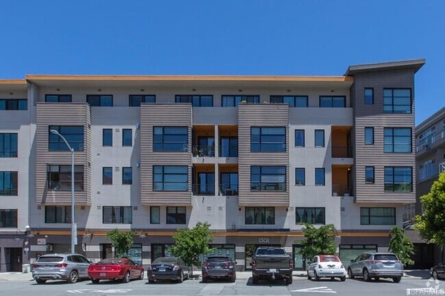 Building Photo - Coming Soon! Spacious 3BR Corner Condomini... Unit 201