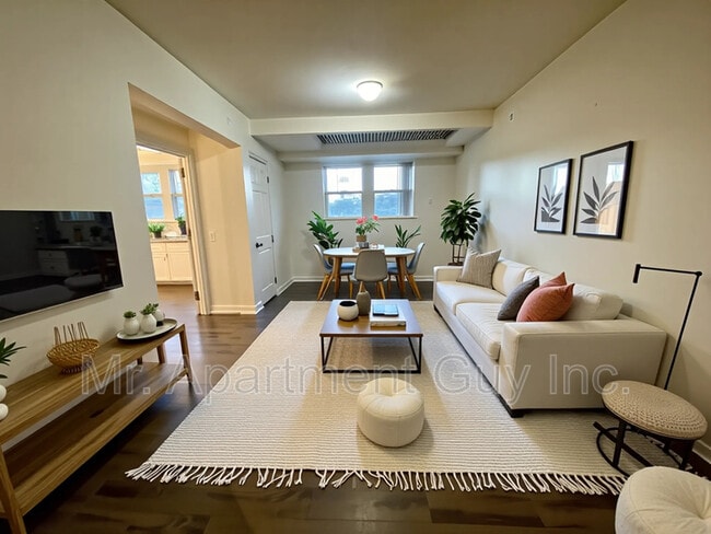 Building Photo - 2 Balsam Ave S Unit 3