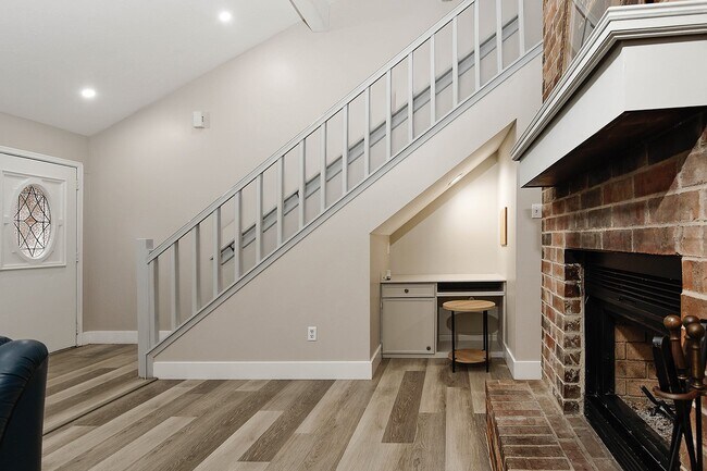 Photo - 103 N Deerfoot Cir