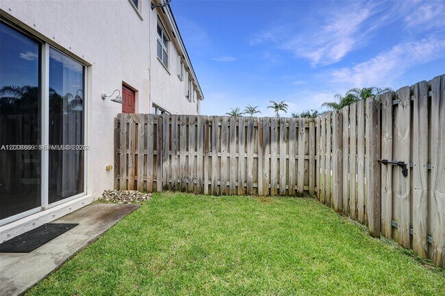 Photo - 2311 NE 42nd Cir