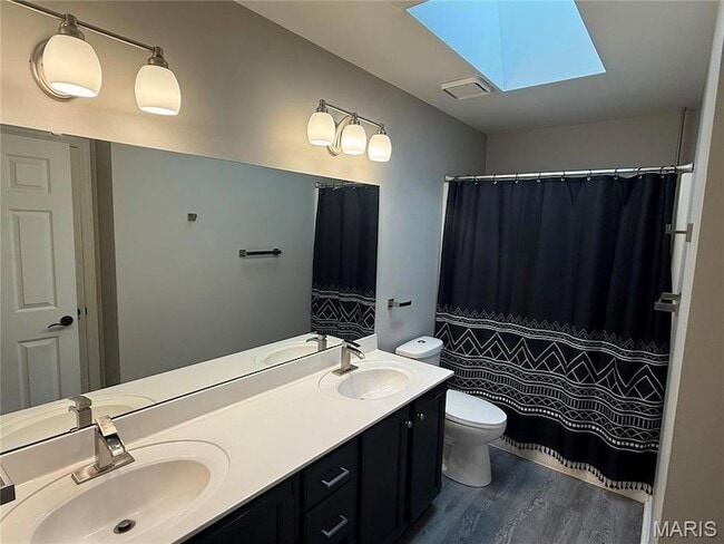 Photo - 341 Della Dr