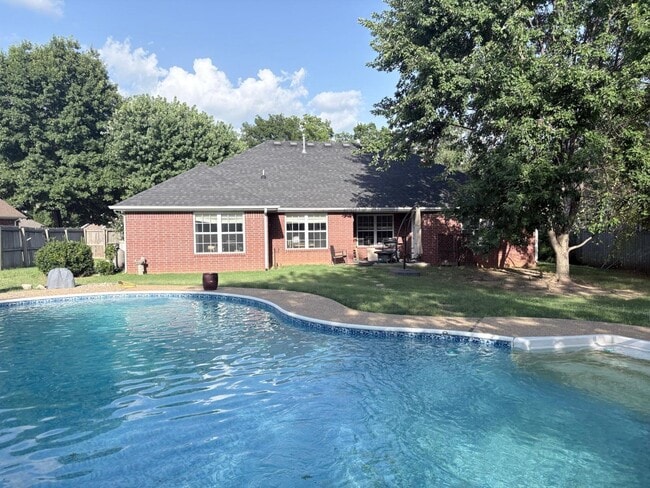 Photo - 702 Tunbridge Dr