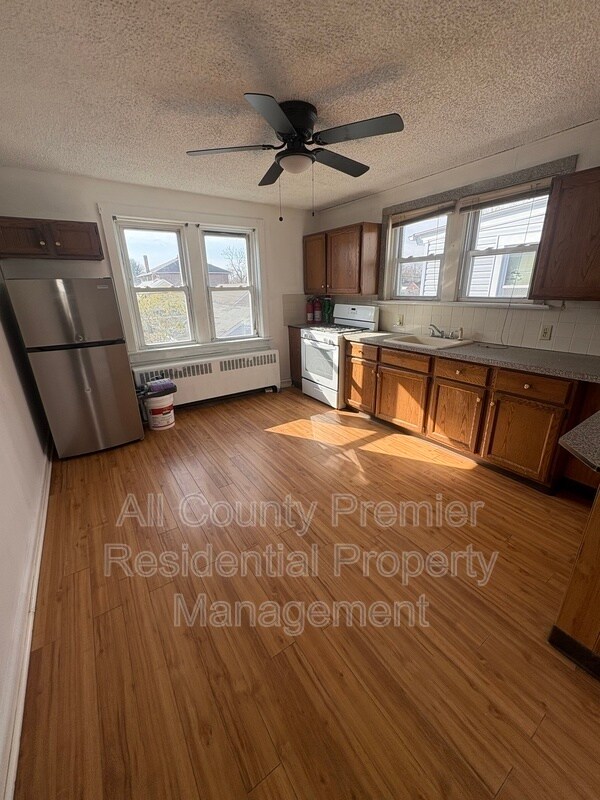 Photo - 717 Schiller Ave