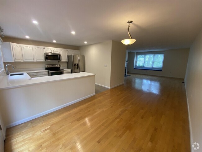 Building Photo - 1047 Washington St Rental