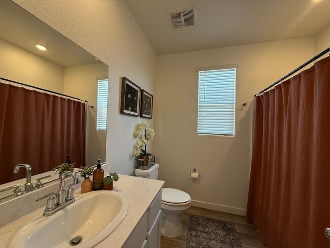 Photo - Three bedrooms and two bathrooms in Hanford, CA