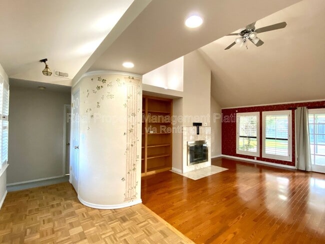 Photo - 672 W Ellery Ave