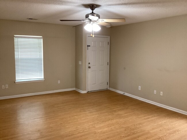 Photo - 1009 Friartuck Trl