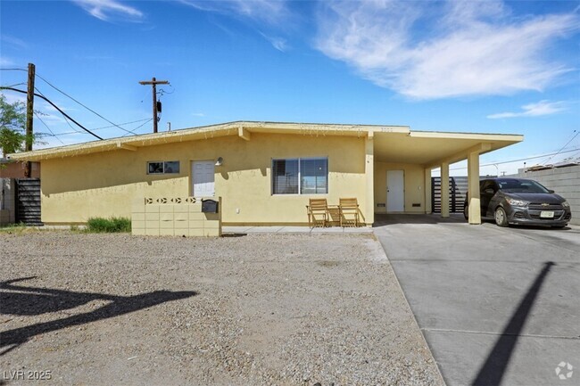 Building Photo - 3000 E Owens Ave Rental