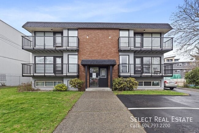 Building Photo - 46117 Gore Avenue11 Unit 11