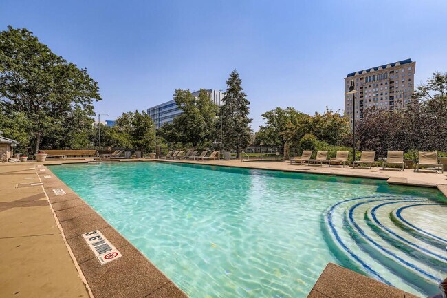 Building Photo - 601 W 11th Ave Unit 215 Rental