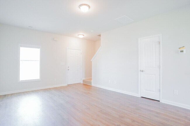 Photo - 2 Bedroom Townhome Close to Downtown Clayton!