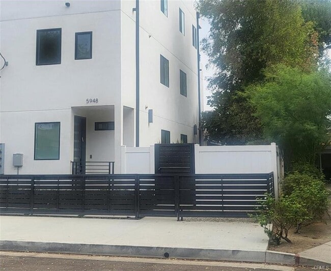 Building Photo - 5948 Cantaloupe Ave