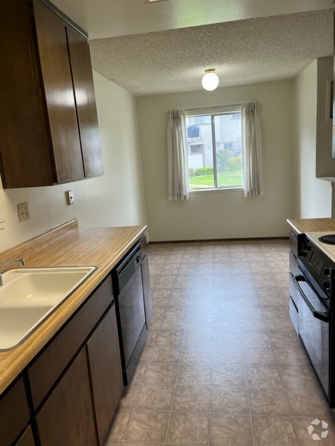 Building Photo - 2750 Park Ave Rental