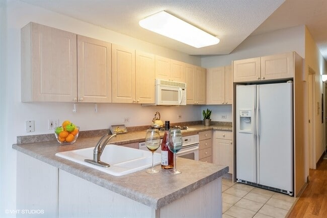 Photo - 1720 Maple Ave Unit 409