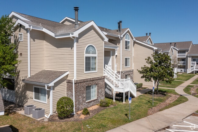The Park at Woodmoor - The Park at Woodmoor Apartments